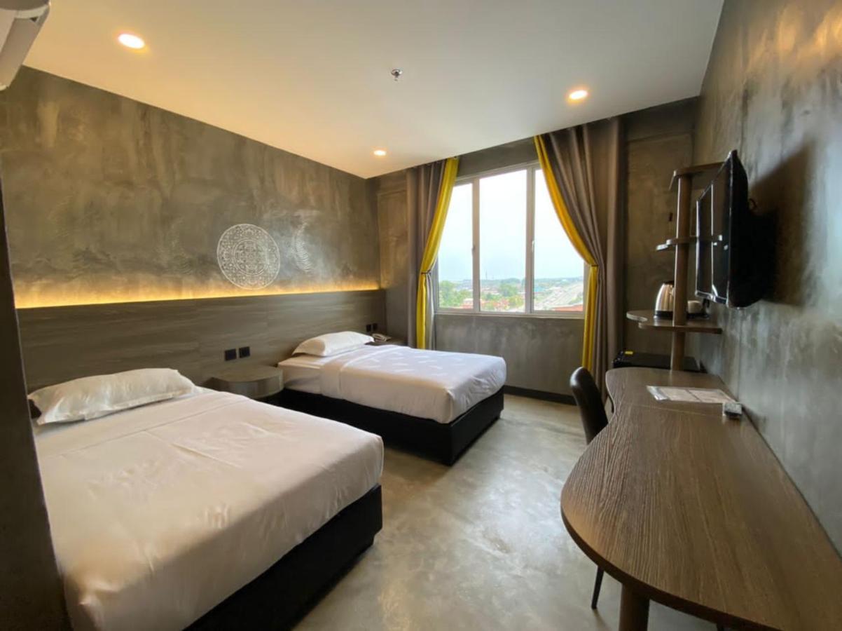 Sri Indar Hotel & Suites Parit Buntar Exterior foto